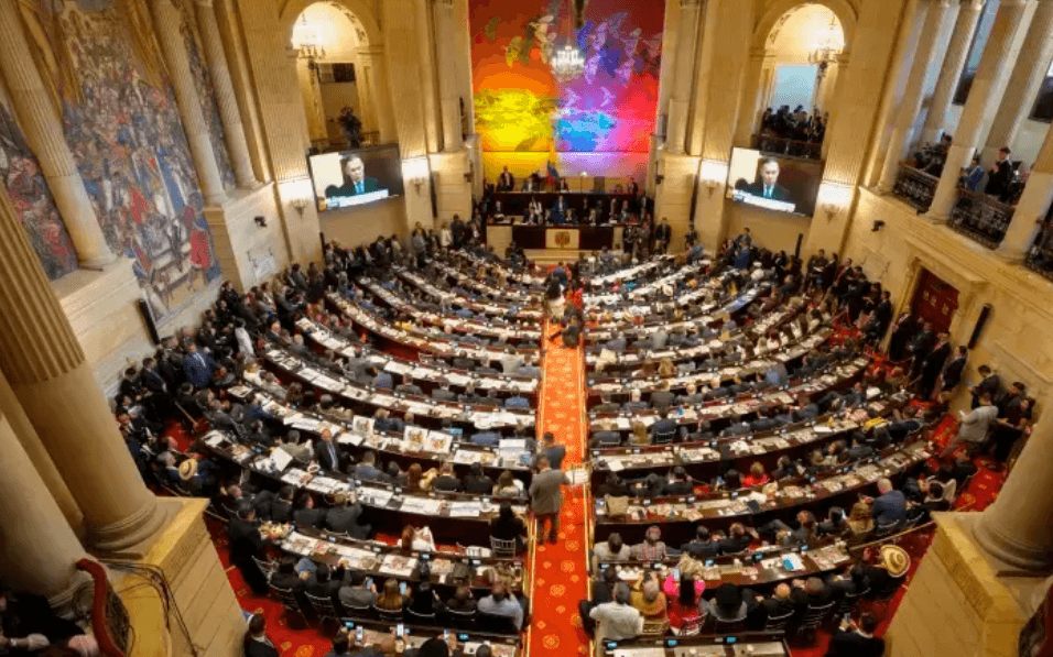 Demanda busca justicia contra nueve congresistas por saqueo