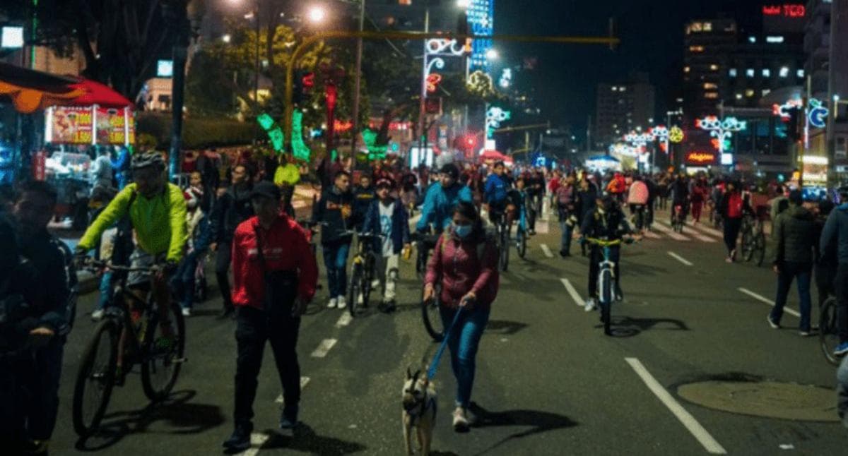 Bogotá celebra la ciclovía nocturna: un espacio de encuentro