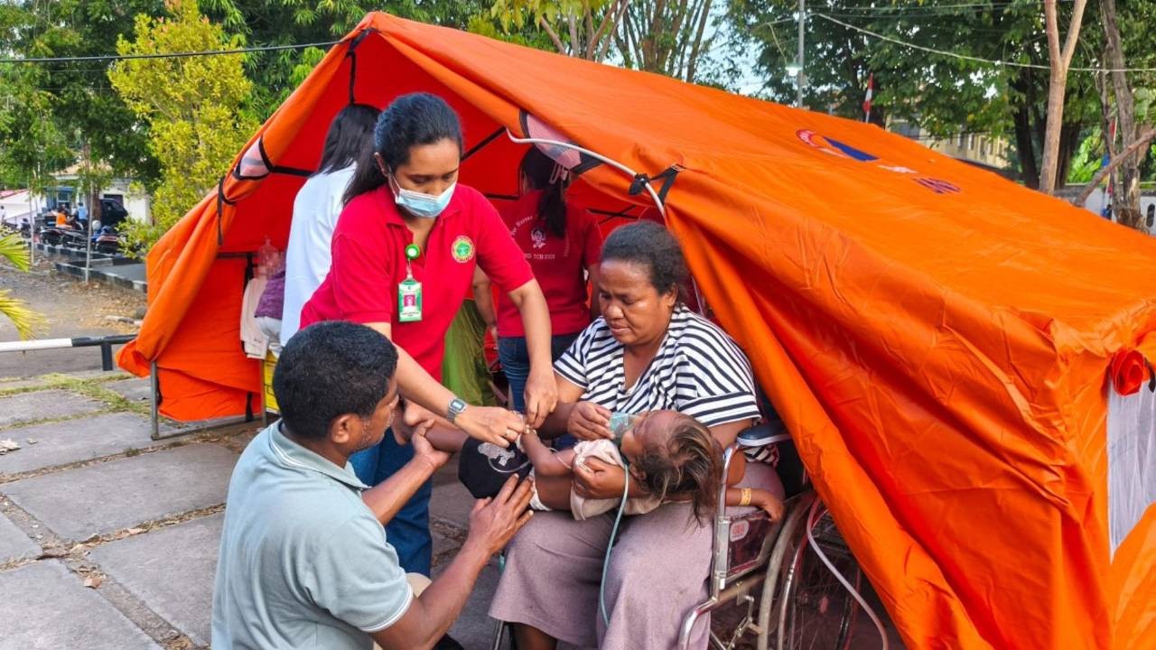 Terremoto en Indonesia: la solidaridad emerge entre los escombros tras la tragedia